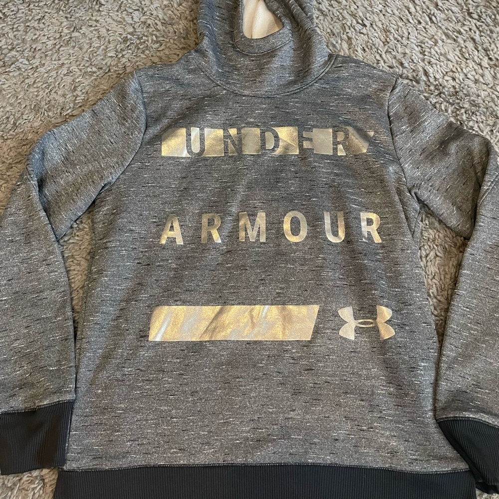 Underarmour sweatshirt with hood